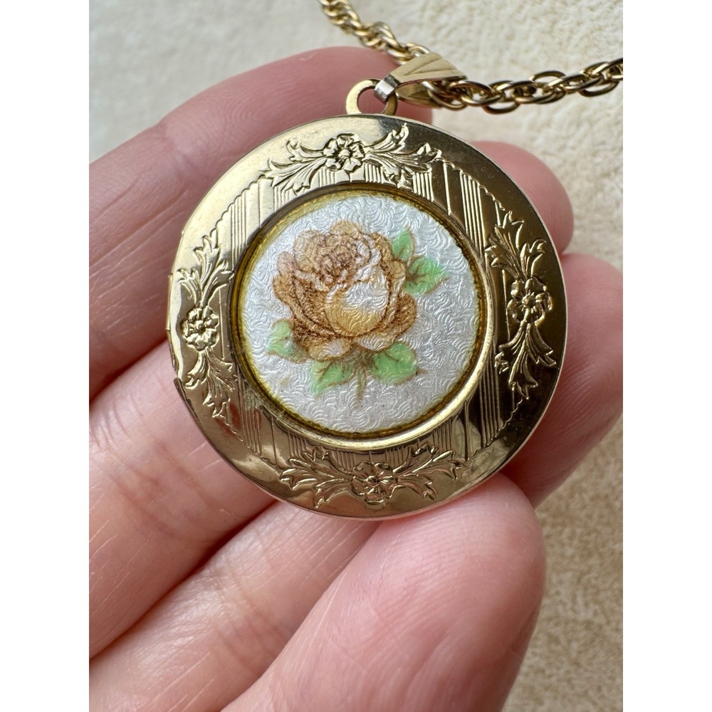 Vintage Gold Tone Round Locket Necklace Embroidered Rose Floral Engraved Retro - Picture 5 of 9